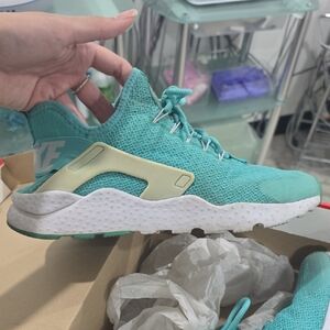 Nike Turquoise Athletic Shoes